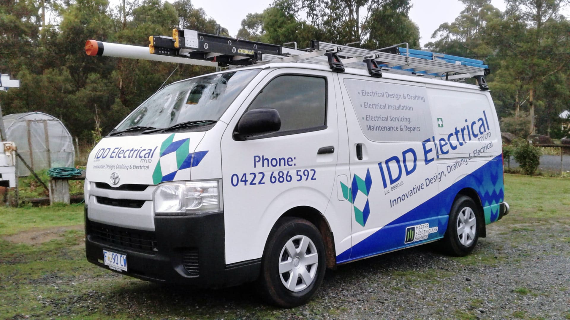 IDD Electricals work van parked in a field in at Sheffield Tasmania. IDD Electrical are an electrician and drafting business based in Northwest Tasmania and web design client of the Tasmanian Web company.